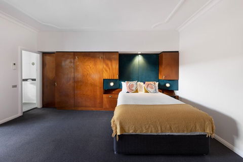 Regents Court - Accommodation Bookings 1
