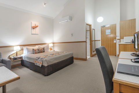 The Airport International Motel - Accommodation Bookings 4