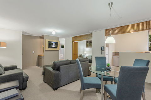 The Airport International Motel - Accommodation Bookings 7