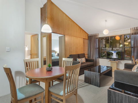 The Airport International Motel - Accommodation Bookings 11