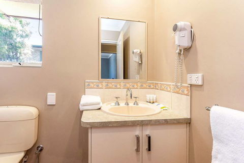Quality Suites Banksia Gardens - Accommodation Bookings 3
