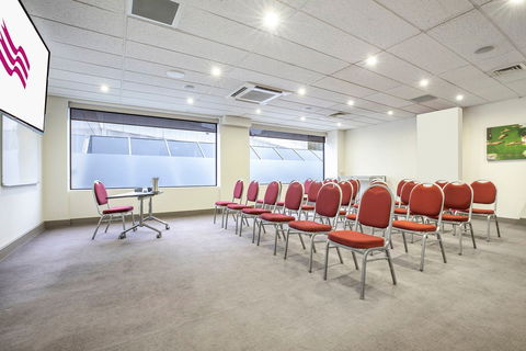 Crowne Plaza Canberra - Accommodation Bookings 9