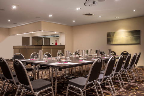 Crowne Plaza Canberra - Accommodation Bookings 10