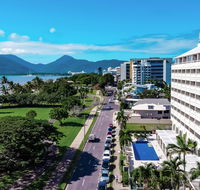 Holiday Inn Cairns Harbourside