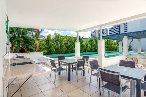 201 Lake Street - Cairns - Accommodation Bookings 8