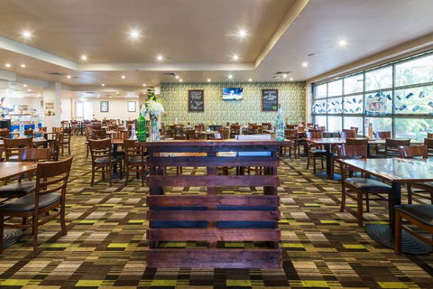 Nightcap At Edge Hill Tavern - Accommodation Bookings 9