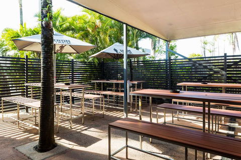 Nightcap At Edge Hill Tavern - Accommodation Bookings 17