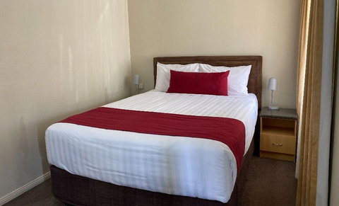 Ashton Townhouse Motel & Suites Tumut - Accommodation Bookings 1