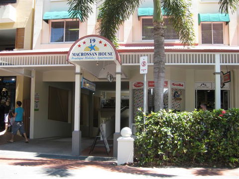 Macrossan House Boutique Holidays Apts - Accommodation Bookings 1