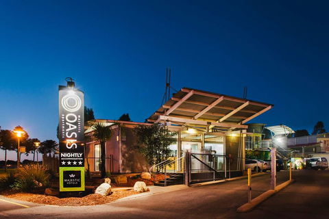 Majestic Oasis Apartments - Accommodation Bookings 0