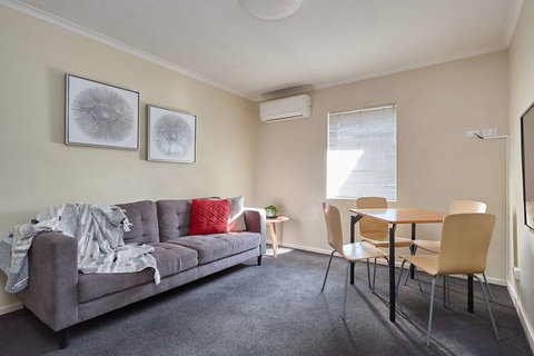 Elphin Villas - Accommodation Bookings 1