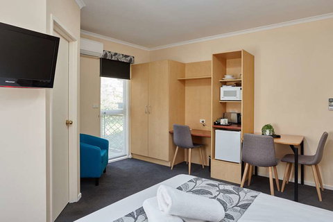 Elphin Villas - Accommodation Bookings 3