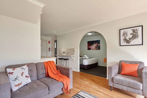 Elphin Villas - Accommodation Bookings 6