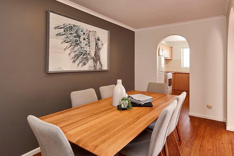 Elphin Villas - Accommodation Bookings 9