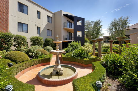 Astra Apartments The Griffin - Accommodation Bookings 0