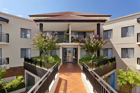 Astra Apartments The Griffin - Accommodation Bookings 2