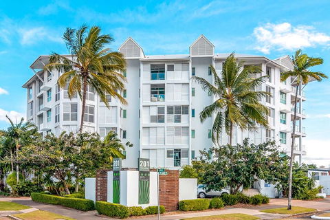 201 Lake Street - Cairns - Accommodation Bookings 0