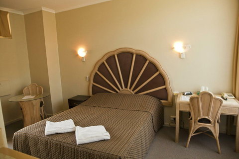 Dawson Motor Inn - Accommodation Bookings 1