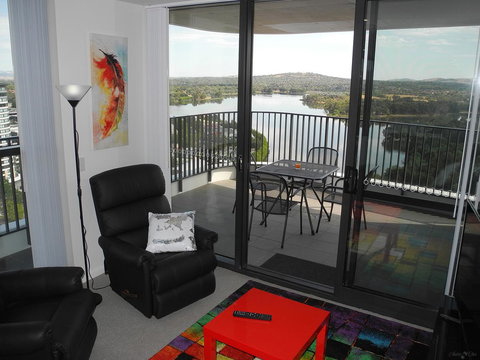 3BR Executive Apartment With Lake And Mountain Views - Accommodation Bookings 1