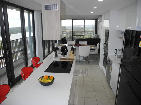 3BR Executive Apartment With Lake And Mountain Views - Accommodation Bookings 9