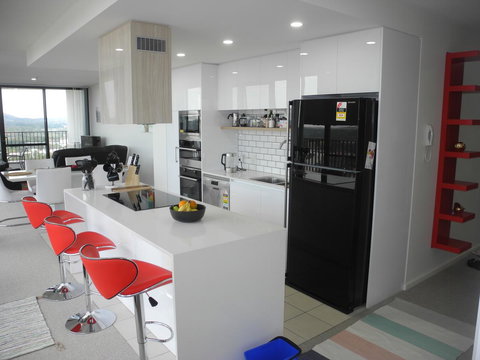 3BR Executive Apartment With Lake And Mountain Views - Accommodation Bookings 7