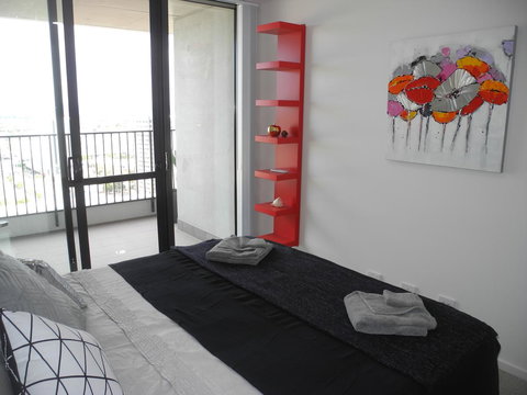 3BR Executive Apartment With Lake And Mountain Views - Accommodation Bookings 3