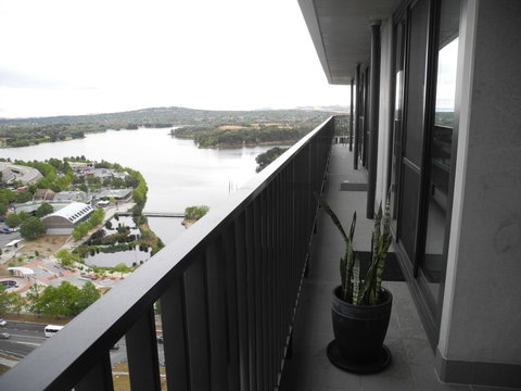 3BR Executive Apartment With Lake And Mountain Views - Accommodation Bookings 11