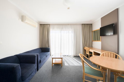 The Woden Hotel - Accommodation Bookings 15