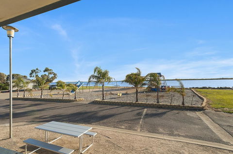 Port Broughton Tourist Park - Accommodation Bookings 38