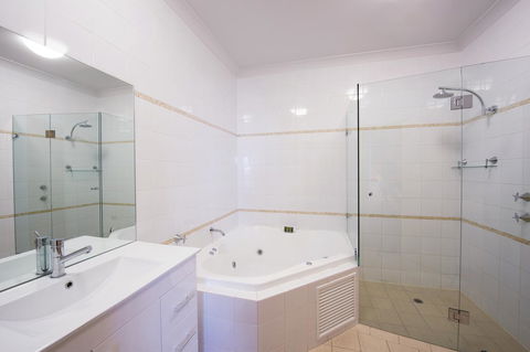 McCracken Country Club - Accommodation Bookings 30