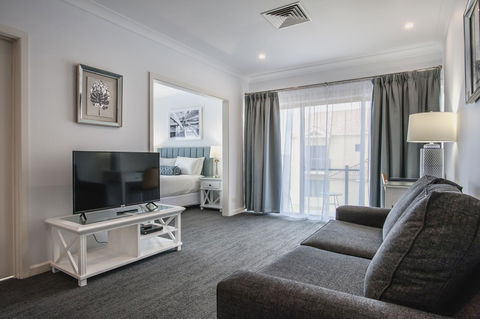 Marina Hotel - Accommodation Bookings 9