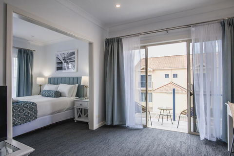 Marina Hotel - Accommodation Bookings 8