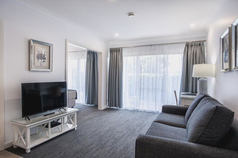 Marina Hotel - Accommodation Bookings 24