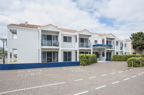 Marina Hotel - Accommodation Bookings 19
