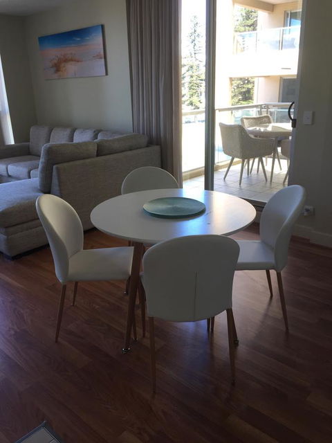 Beachside Luxury Apartments One & Two Bedroom In Beachfront Oaks Pier Building - Accommodation Bookings 18