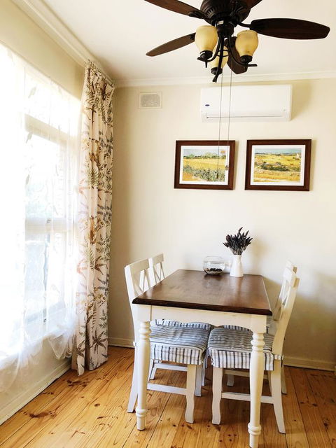 Beautiful Garden House - Accommodation Bookings 16