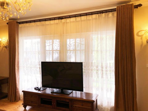 Beautiful Garden House - Accommodation Bookings 6