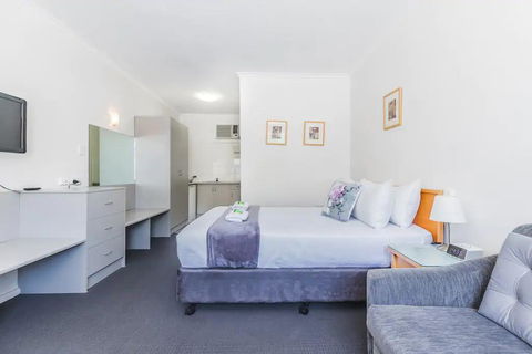 Hi 5 Glenelg Studio Apartment - Accommodation Bookings 2