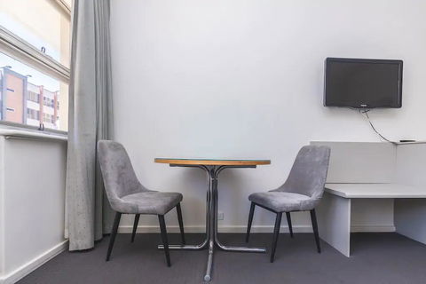 Hi 5 Glenelg Studio Apartment - Accommodation Bookings 4