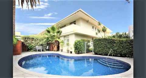 Hi 5 Glenelg Studio Apartment - Accommodation Bookings 0