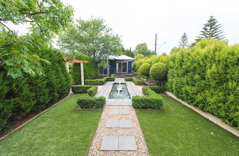 S T U D I O 22 Peaceful Retreat With Garden Views - Accommodation Bookings 5