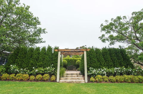 S T U D I O 22 Peaceful Retreat With Garden Views - Accommodation Bookings 10