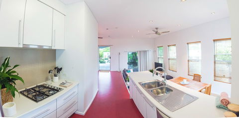 S T U D I O 22 Peaceful Retreat With Garden Views - Accommodation Bookings 4