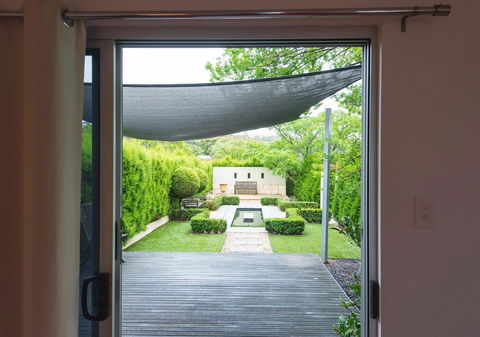 S T U D I O 22 Peaceful Retreat With Garden Views - Accommodation Bookings 12
