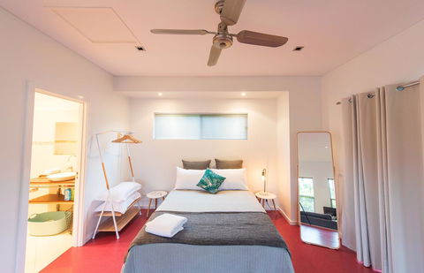 S T U D I O 22 Peaceful Retreat With Garden Views - Accommodation Bookings 3