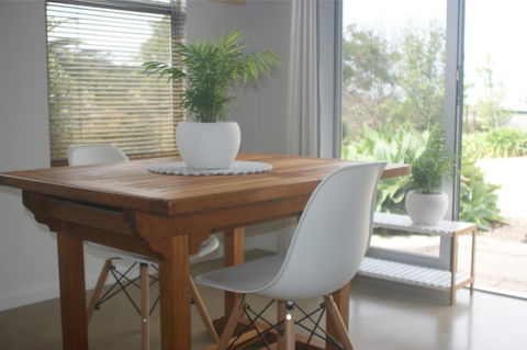 S T U D I O 22 Peaceful Retreat With Garden Views - Accommodation Bookings 9