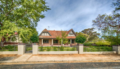 The Tudor House - Accommodation Bookings 21