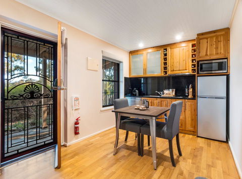 Stonewell Cottages And Vineyards - Accommodation Bookings 12