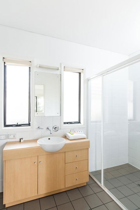 Majestic Oasis Apartments - Accommodation Bookings 18