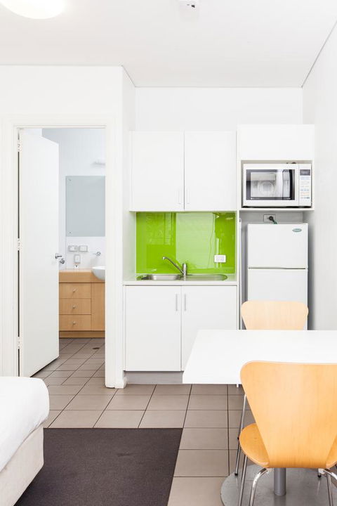 Majestic Oasis Apartments - Accommodation Bookings 28